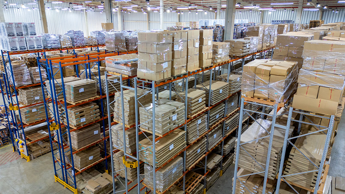 Galpão de centro de distribuição com cross docking