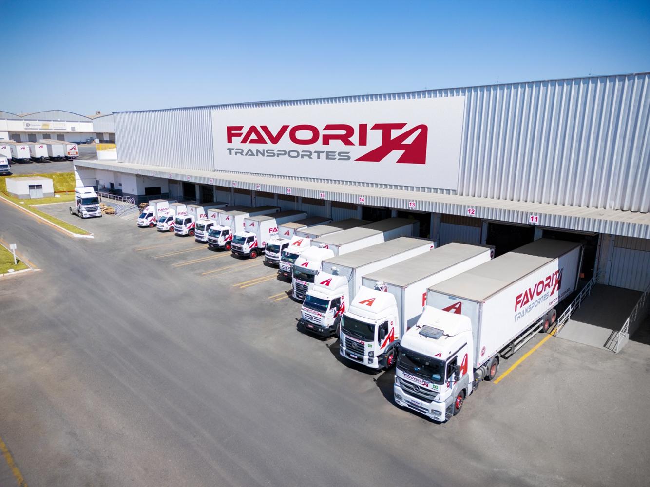 varios caminhões da favorita transportes